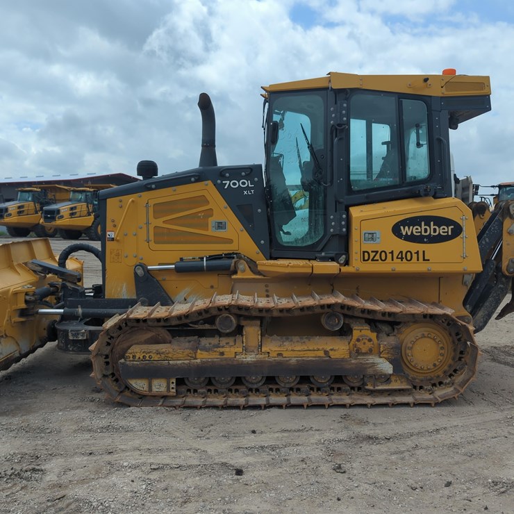 2022 DEERE 700L XLT