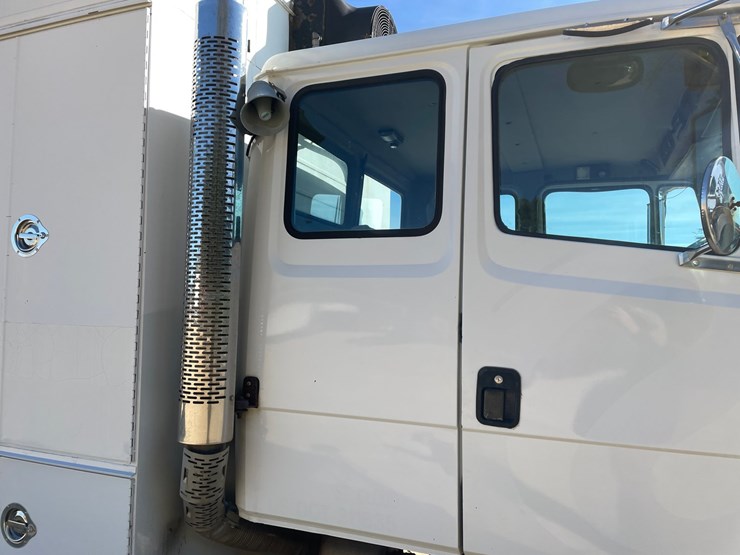 2003-freightliner-fl70-image-20