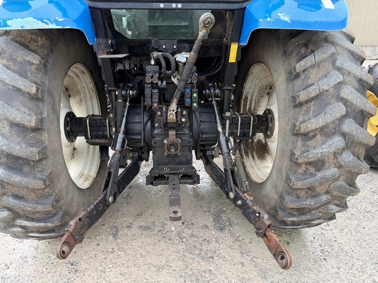 2002-new-holland-ts110-image-8