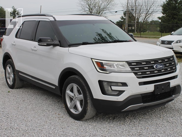 2017-ford-explorer-image-7
