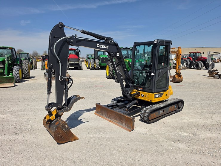 2022-deere-35g-image-1