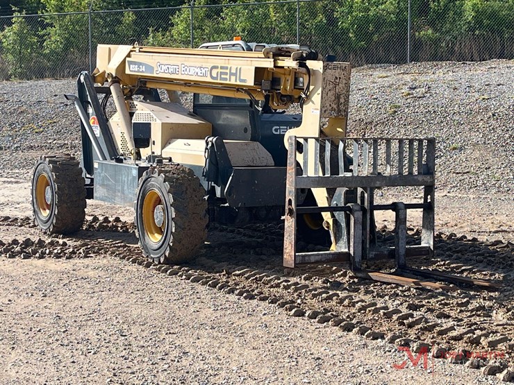gehl-r56-34-telehandler-image-1