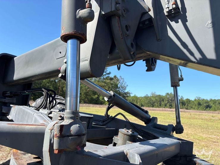1986-deere-570a-image-10