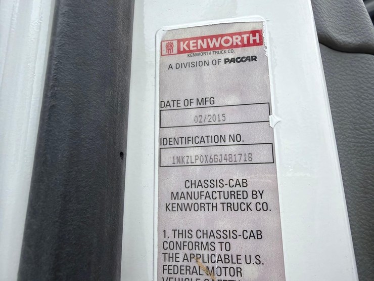 2016-kenworth-t880-image-26