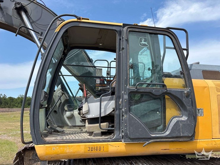 2017-deere-210g-image-25