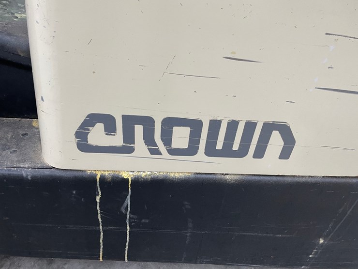 #300-•-crown-3,000lbs.-electric-forklift-image-9