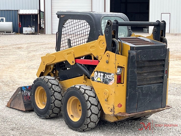 2019-caterpillar-242d-image-4