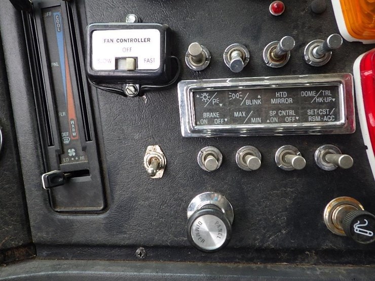 1995-ford-l9000-image-54