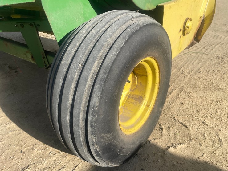 john-deere-337-image-40