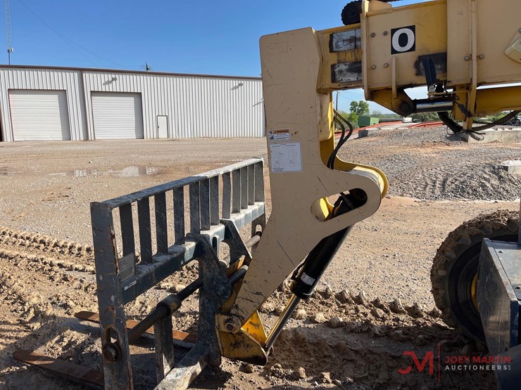 gehl-r56-34-telehandler-image-6