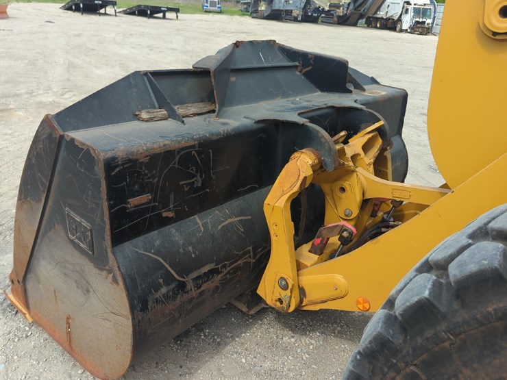 2022-caterpillar-930m-image-8