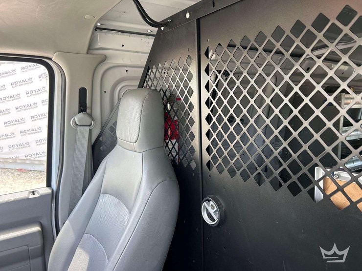 2014-ford-cargo-image-21