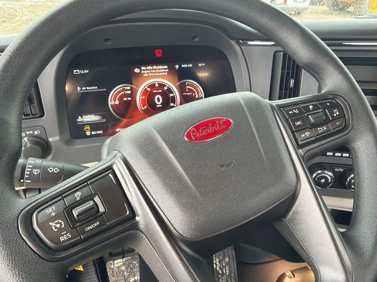 peterbilt-567-image-39