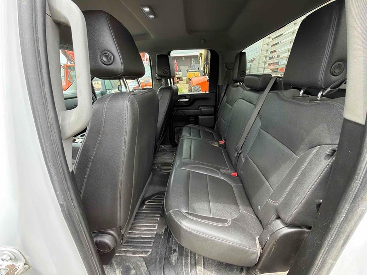 2023-chevrolet-2500-image-16