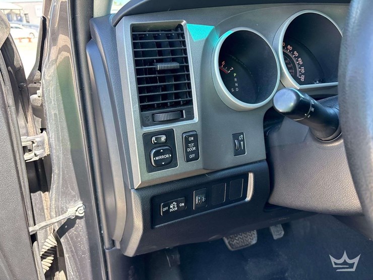 2013-toyota-tundra-image-13
