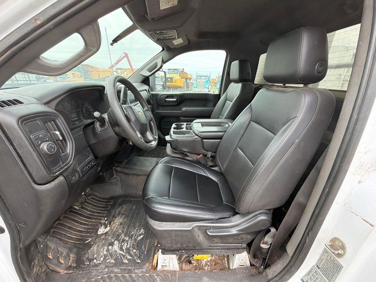 2021-chevrolet-3500hd-image-17