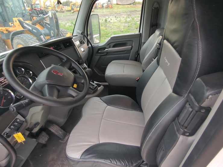 2016-kenworth-t880-image-16
