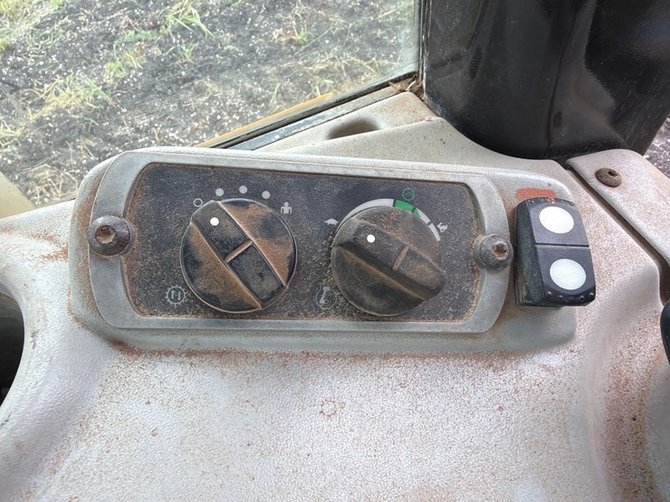 2016-caterpillar-d6n-lgp-image-22