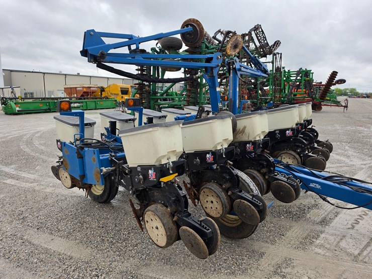 2004-kinze-3200-image-14