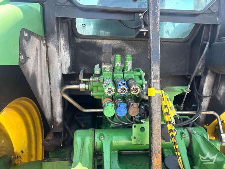 2016-john-deere-6135e-image-11