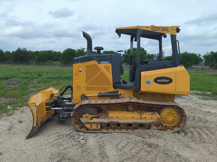 2022-deere-450-lt-image-1