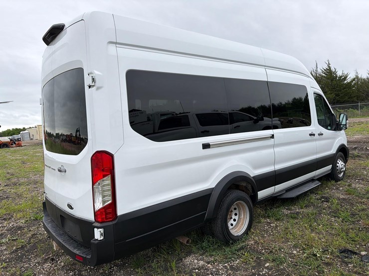 2021-ford-e350-image-4