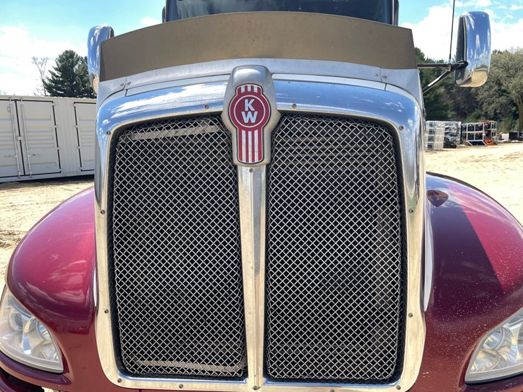 2013-kenworth-t660-image-10