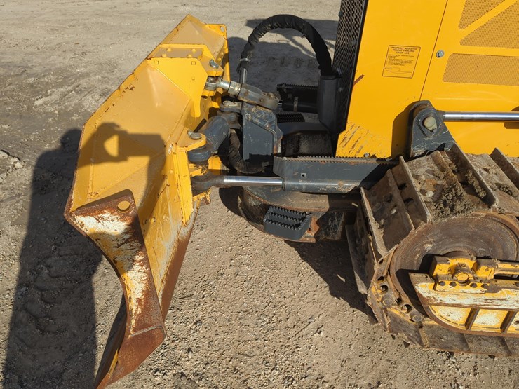 2022-deere-450-lt-image-6