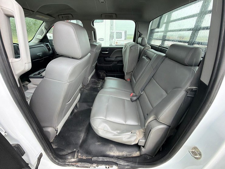 2018-chevrolet-3500-image-14