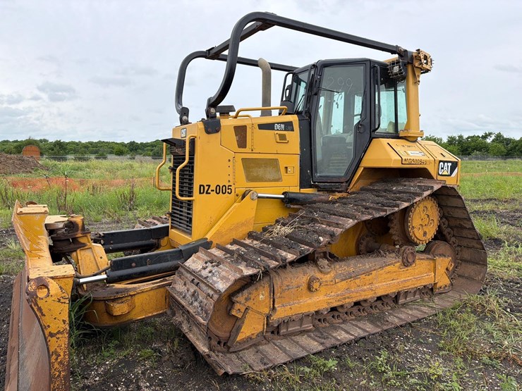 2016-caterpillar-d6n-lgp-image-2