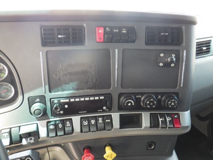 2022-kenworth-t680-image-16