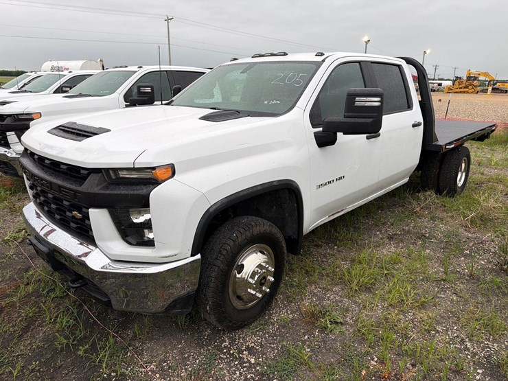 2022-chevrolet-3500-image-1