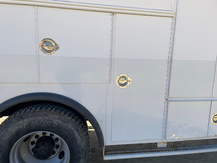 2003-freightliner-fl70-image-53