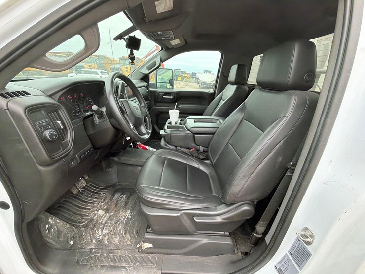 2021-chevrolet-3500hd-image-13