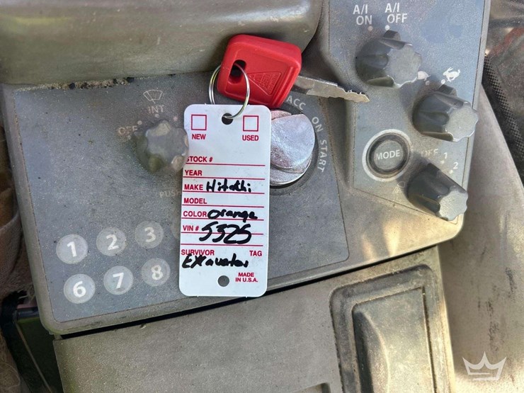 2015-hitachi-zx75us-image-30
