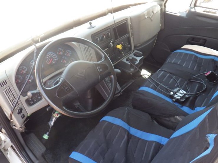 2017-international-durastar-4300-image-14