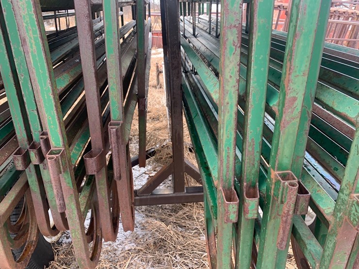 corral-panels-on-transport-image-6