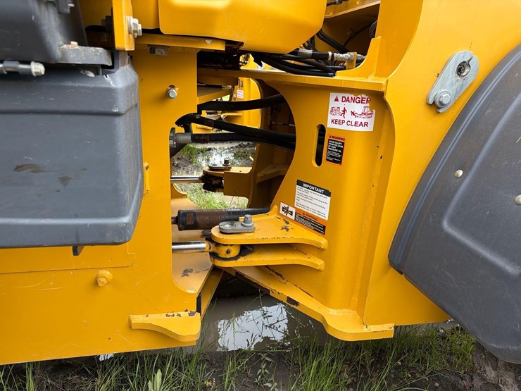 2023-deere-544p-image-2