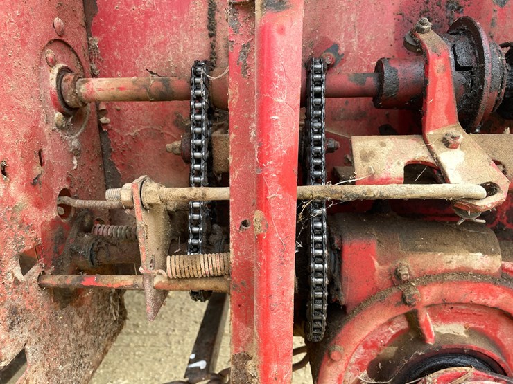new-holland-165-image-27