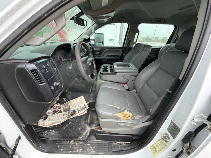 2018-chevrolet-3500-image-15