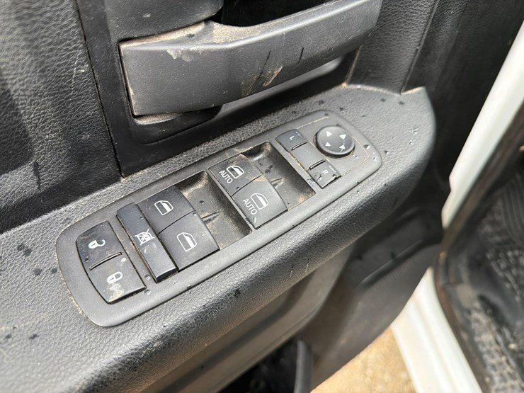 2022-dodge-3500-image-23
