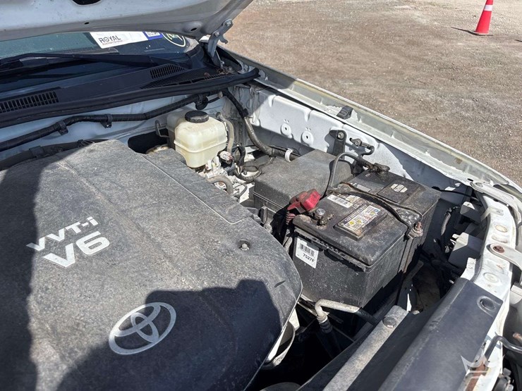 2013-toyota-tacoma-image-9