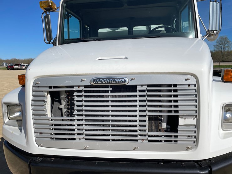 2003-freightliner-fl70-image-12