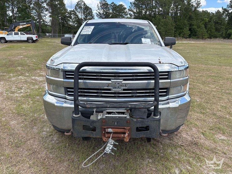 2015-chevrolet-silverado-2500hd-image-41