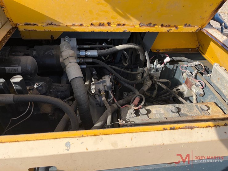 gehl-r56-34-telehandler-image-15
