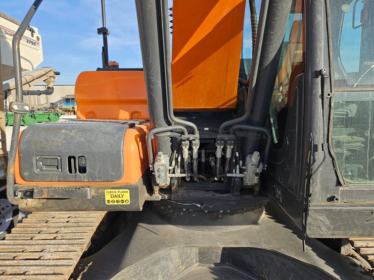 2022-doosan-dx225-lc-image-7