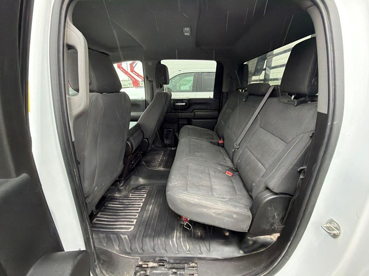 2021-chevrolet-3500-image-14