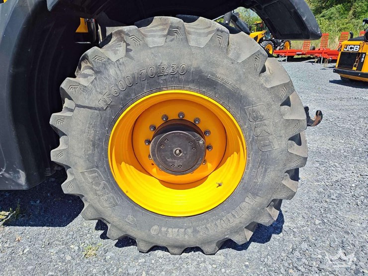 2022-jcb-fastrac-4220-image-44