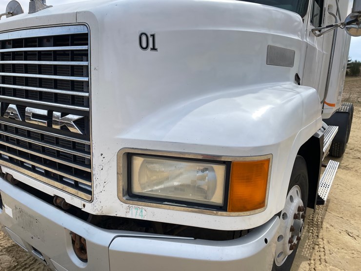 #102-•-1997-mack-ch600-semi-(has-wi-title)-image-15