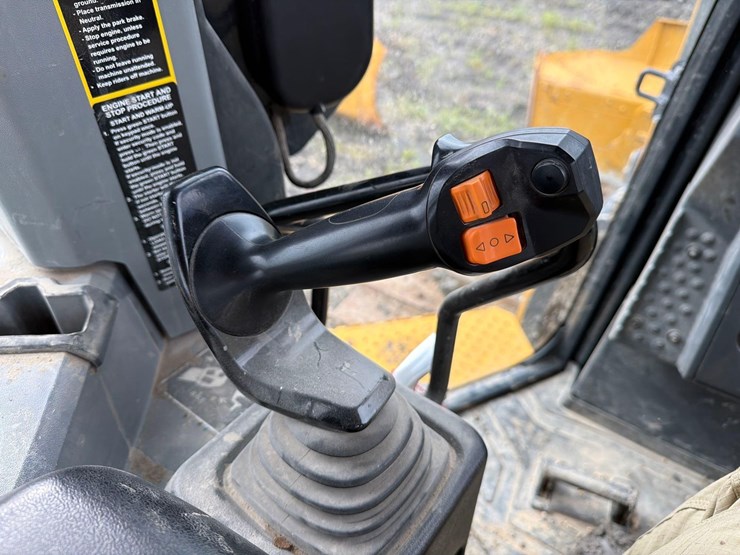 2022-deere-700l-xlt-image-26